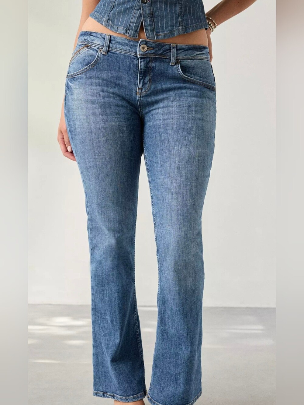Urban Outfitters BDG Brooke Women’s 28W Low-Rise Flared Bootcut Jeans Blue Y2K